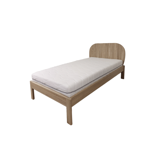 Single oak bed with a fluted headboard, BÓN - 1